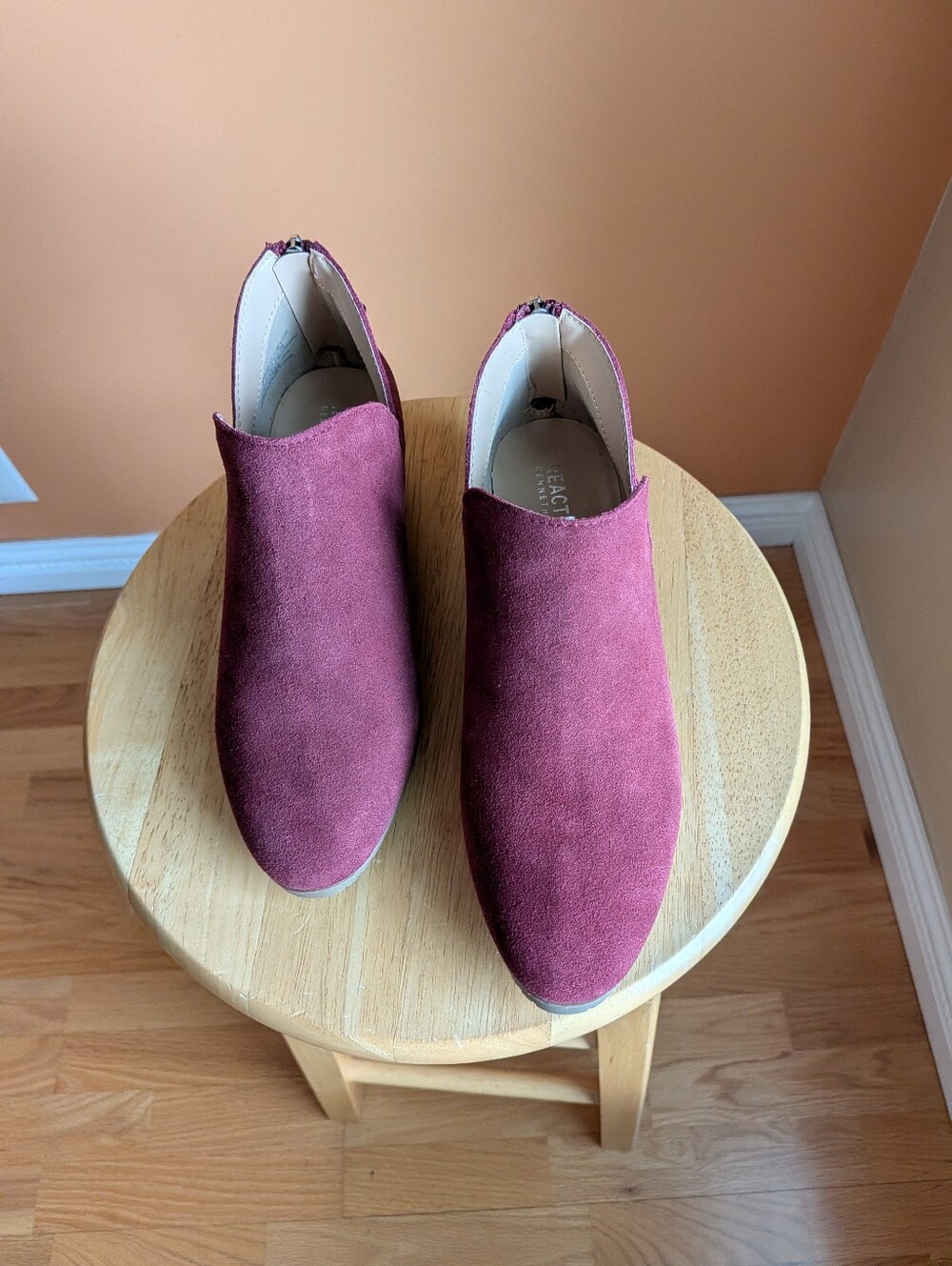 NEW Reaction Kenneth Cole Women's Suede Slip-On Ankle Shoes - Berry Size 7.5 M